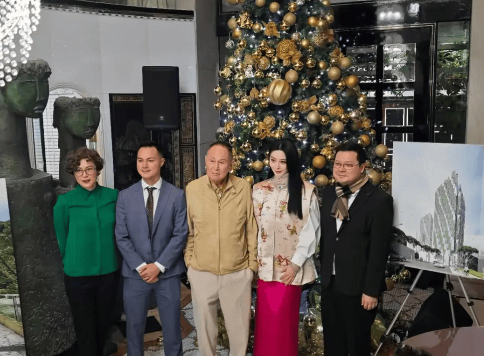 ！穿中式马甲配芭比粉裙不仅不土意外美得贵气十足AG真人游戏第一品牌43岁范冰冰胖