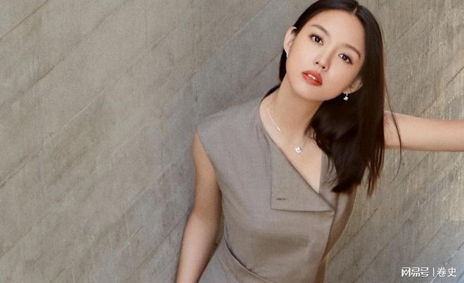 豪门怀孕6个月上春晚站C位真人生赢家AG真人游戏地址艳压奚梦瑶拒嫁30亿(图16)