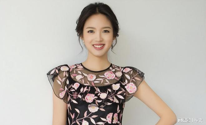 豪门怀孕6个月上春晚站C位真人生赢家AG真人游戏地址艳压奚梦瑶拒嫁30亿(图11)