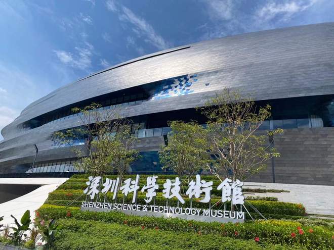 ！四大展厅 950 个项目玩一天都不够AG真人国际游戏深圳科技馆开馆首日挤爆(图1)